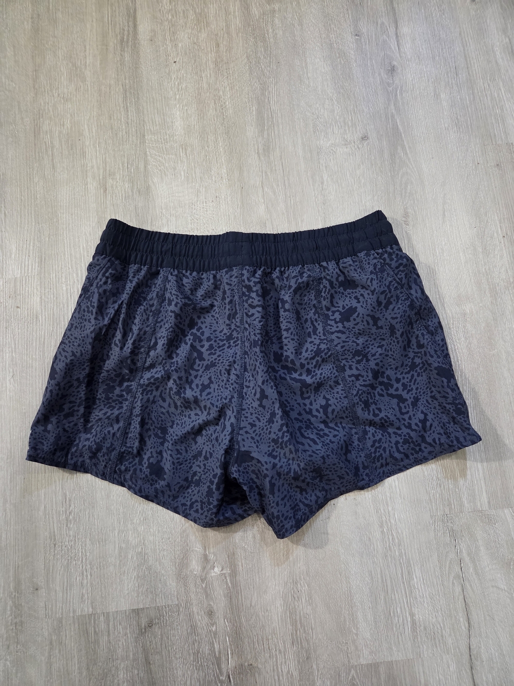 Vuori Women's Clementine Shorts - Picture 5 of 9